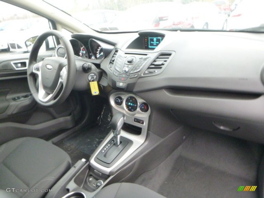 2015 Fiesta SE Hatchback - Oxford White / Charcoal Black photo #8