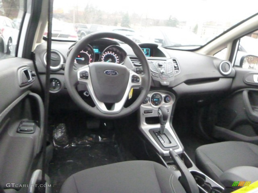 2015 Fiesta SE Hatchback - Oxford White / Charcoal Black photo #10