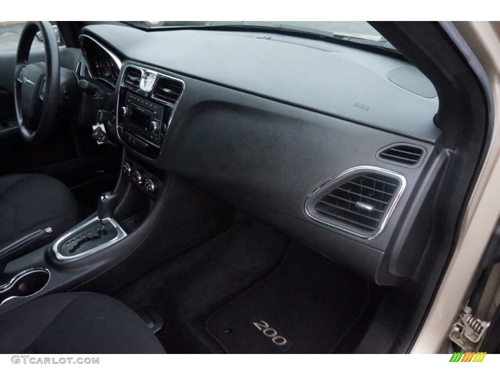 2014 200 LX Sedan - Cashmere Pearl / Black photo #18