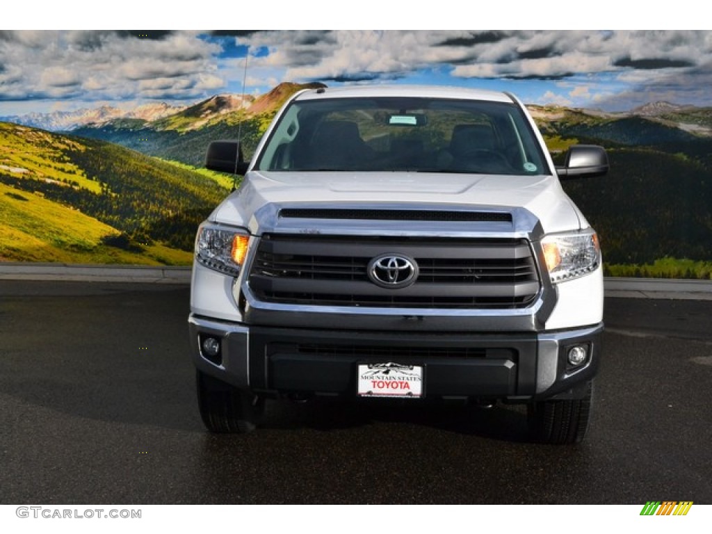 2015 Tundra SR5 CrewMax 4x4 - Super White / Graphite photo #2