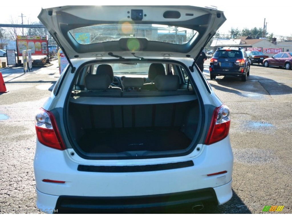2009 Matrix S AWD - Super White / Ash Gray photo #8