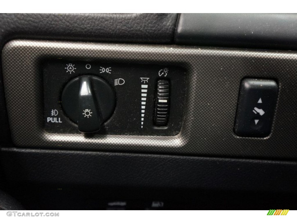 2003 LS V8 - Black / Dark Ash/Medium Ash photo #26