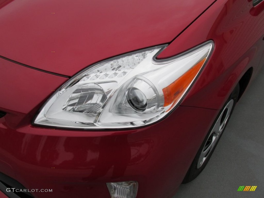 2015 Prius Two Hybrid - Barcelona Red Metallic / Dark Gray photo #9