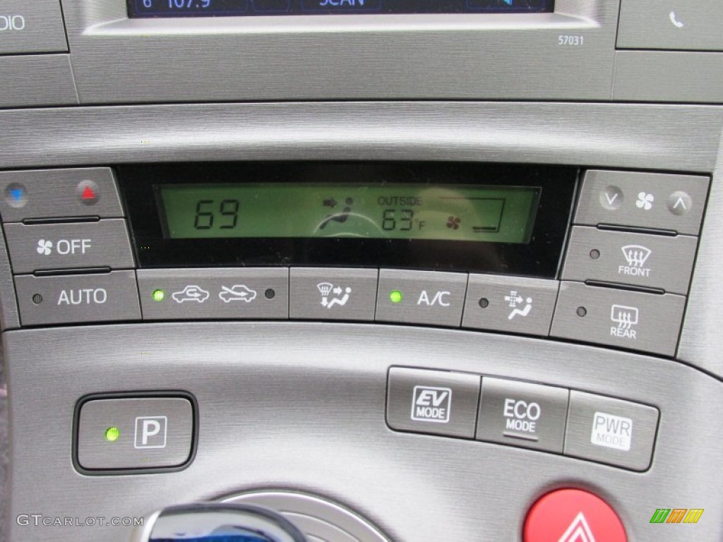 2015 Toyota Prius Two Hybrid Controls Photo #100066778
