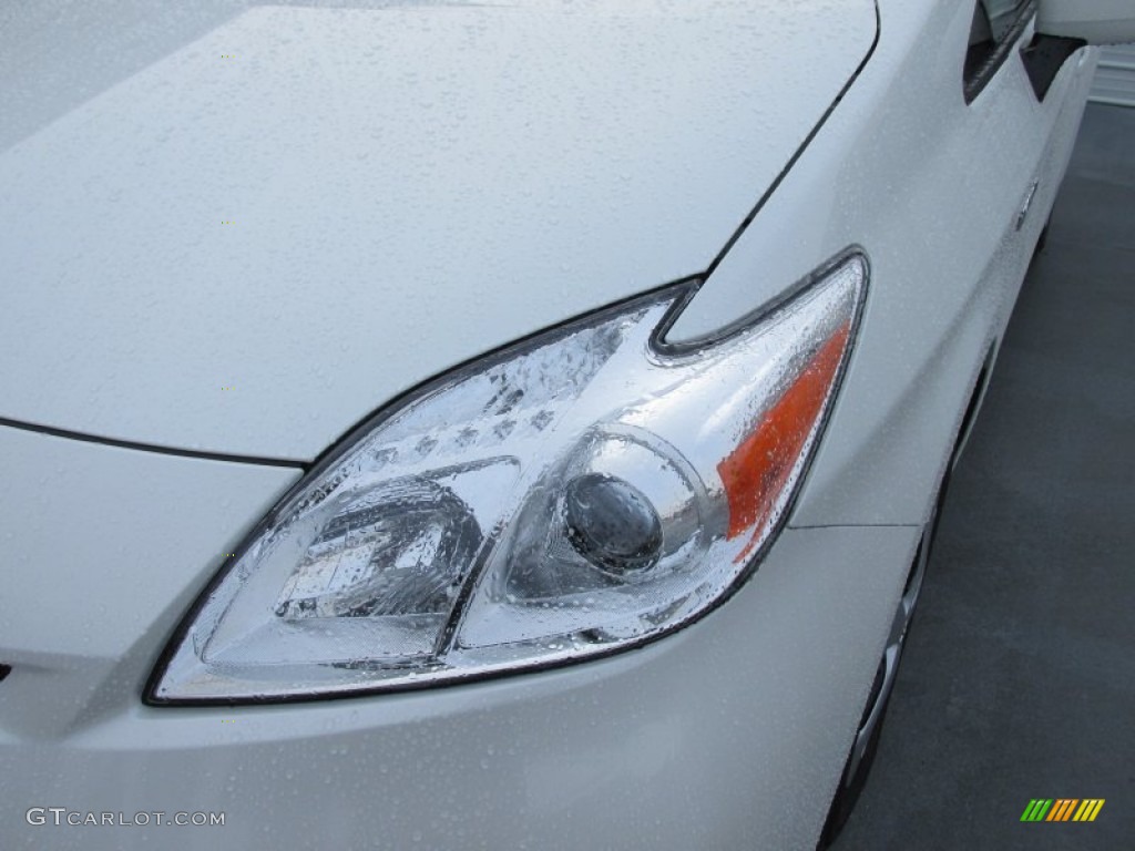 2015 Prius Two Hybrid - Blizzard Pearl / Dark Gray photo #9