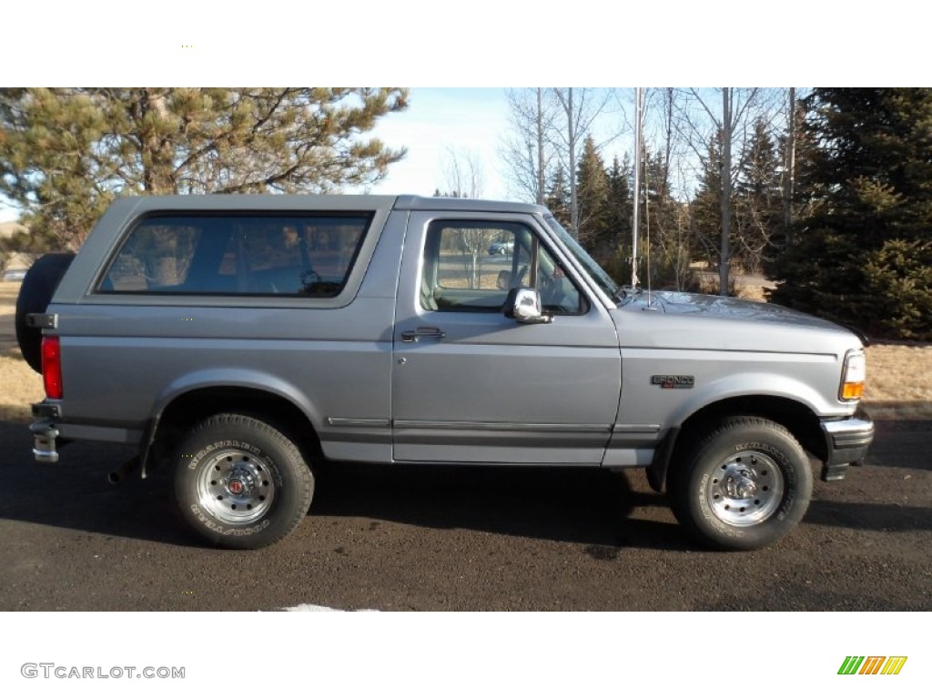 1994 Bronco XLT 4x4 - Light Opal Metallic / Gray photo #3