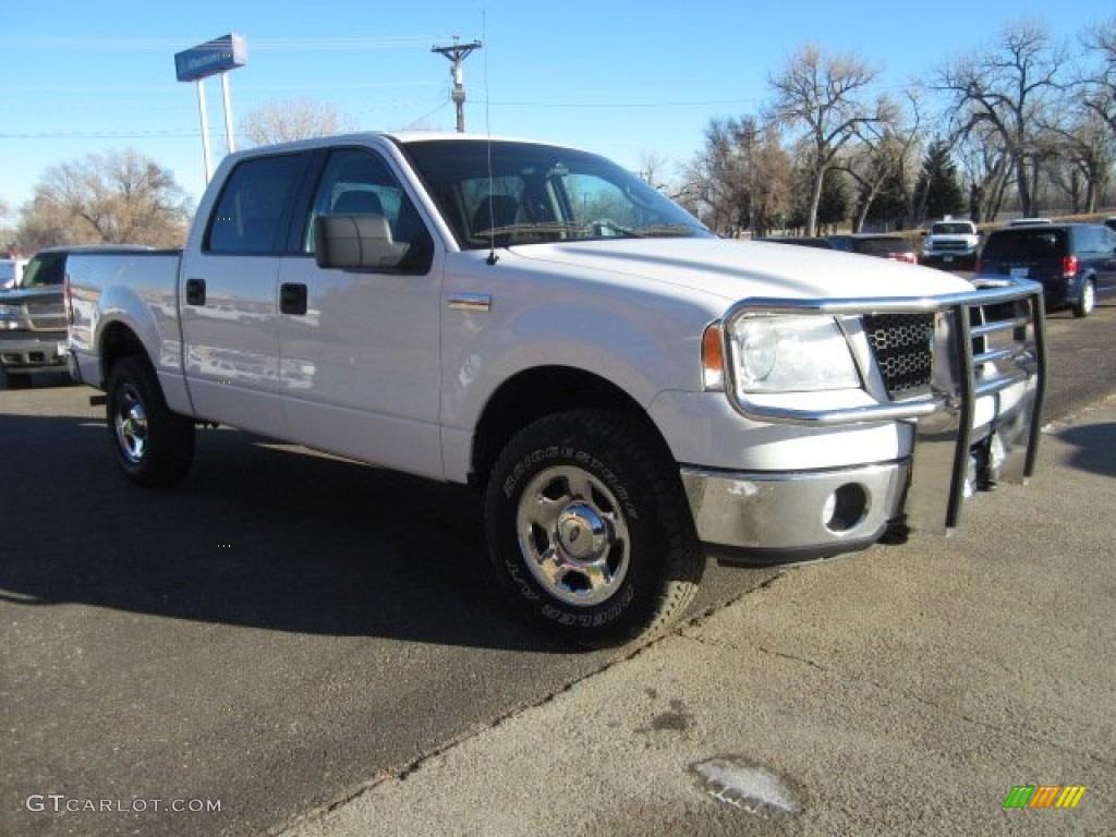 2006 F150 XLT SuperCrew 4x4 - Oxford White / Medium/Dark Flint photo #2