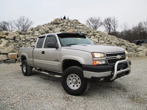 2005 Chevrolet Silverado 2500HD LS Extended Cab 4x4 Data, Info and Specs