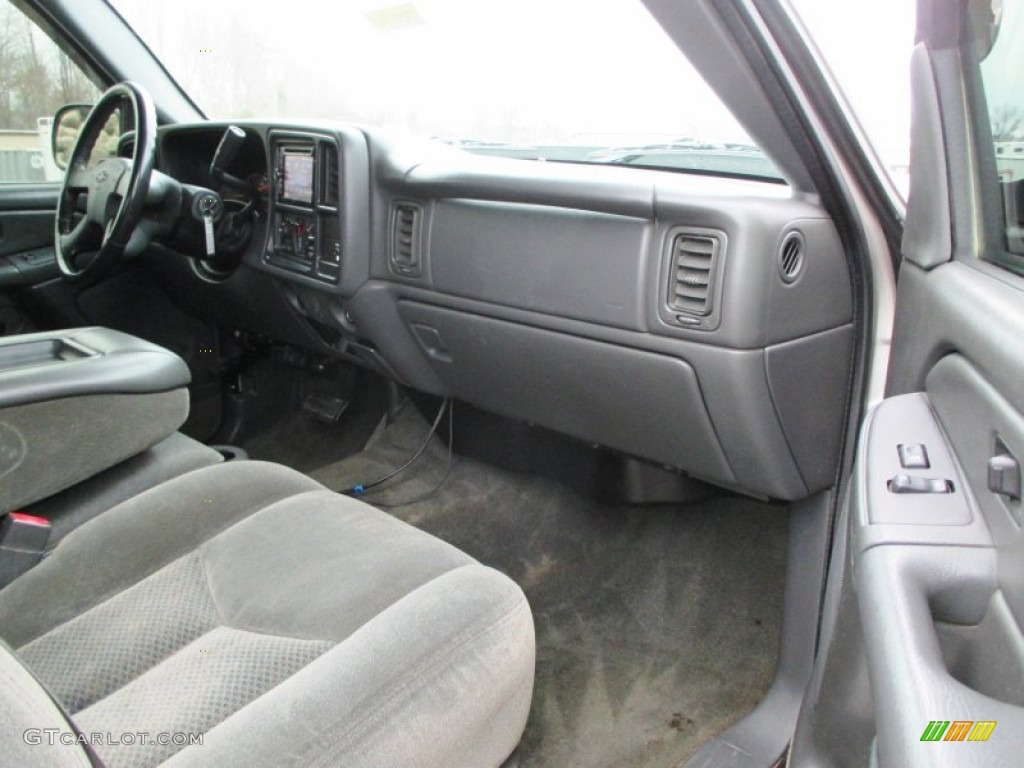 Medium Gray Interior 2005 Chevrolet Silverado 2500HD LS Extended Cab 4x4 Photo #100080844