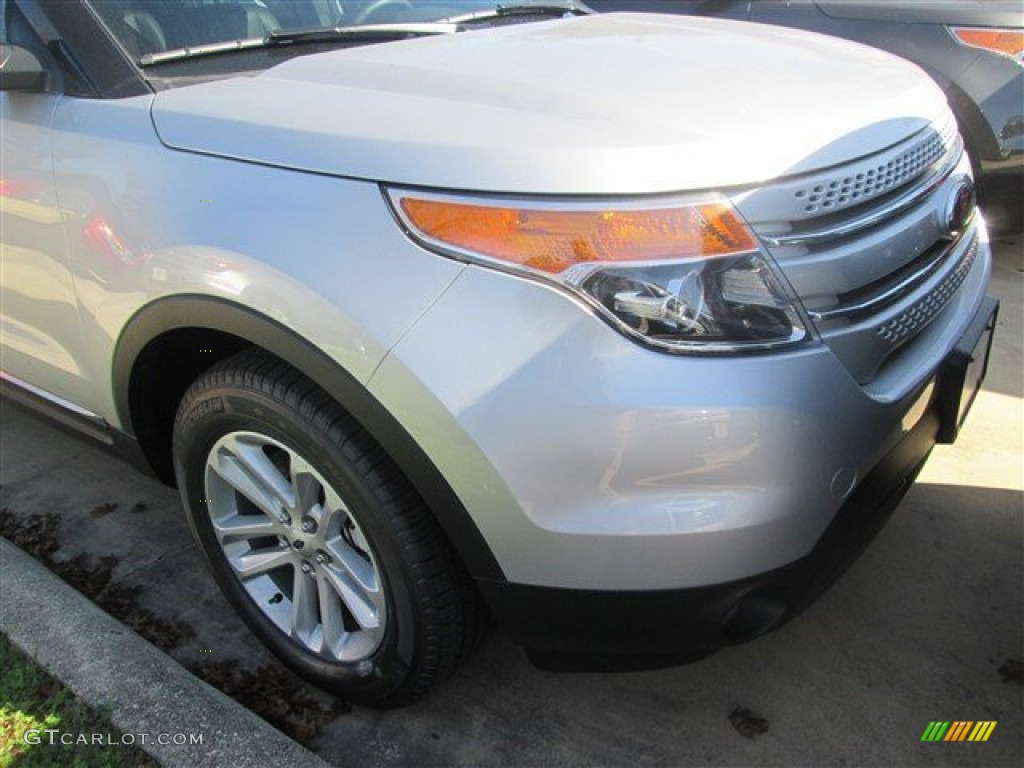 2015 Explorer XLT - Ingot Silver / Charcoal Black photo #2