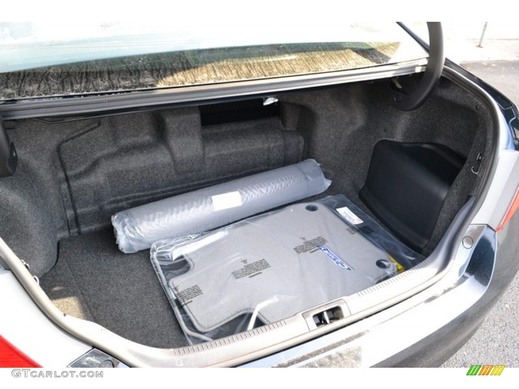 2015 Toyota Camry Hybrid XLE Trunk Photos