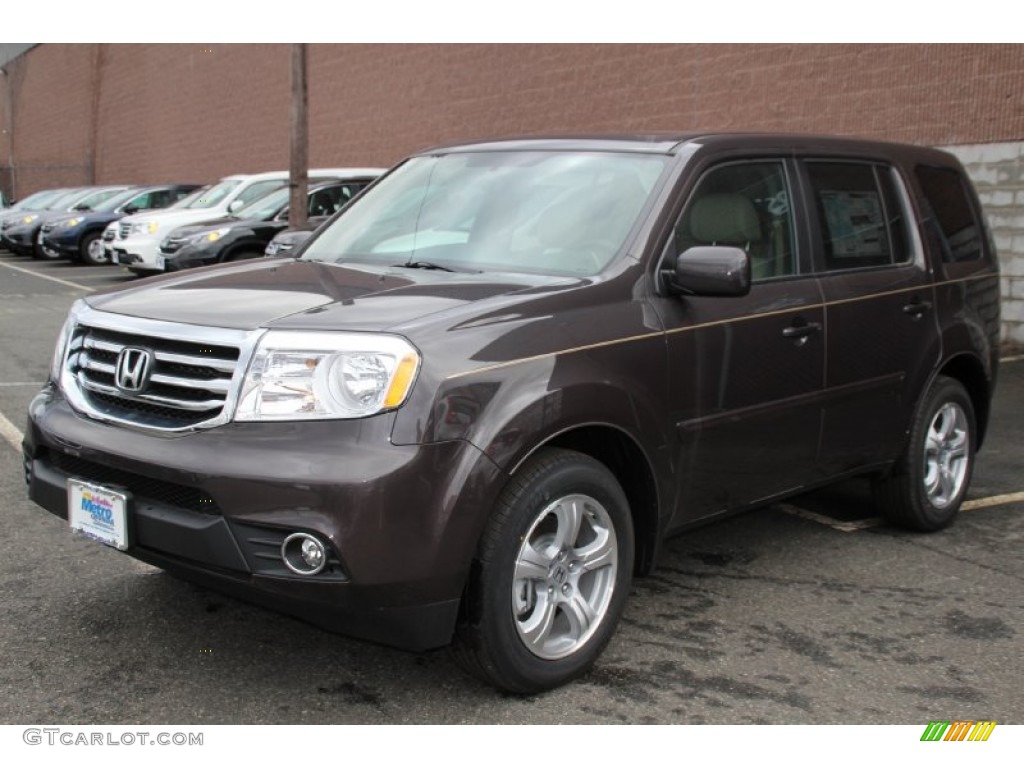 Dark Amber Metallic Honda Pilot