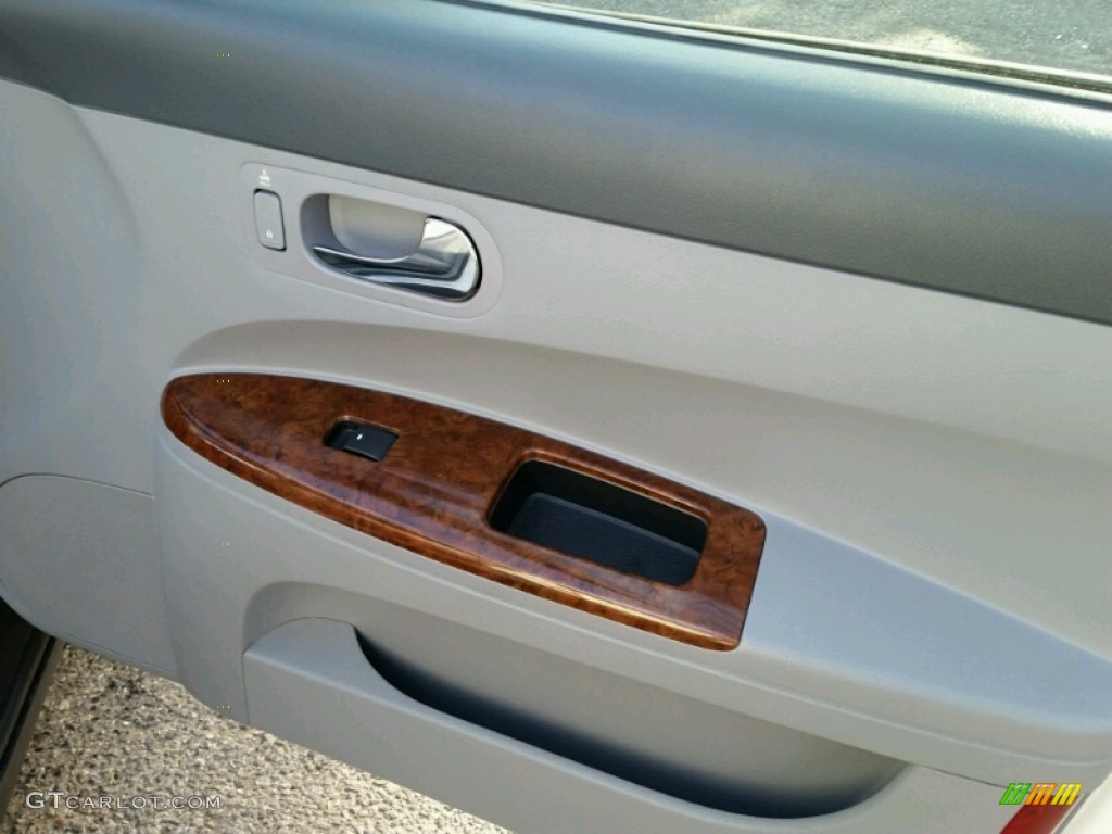 2005 Buick Allure CX Gray Door Panel Photo #100093267