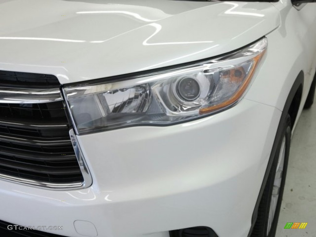 2015 Highlander LE - Blizzard Pearl White / Black photo #6