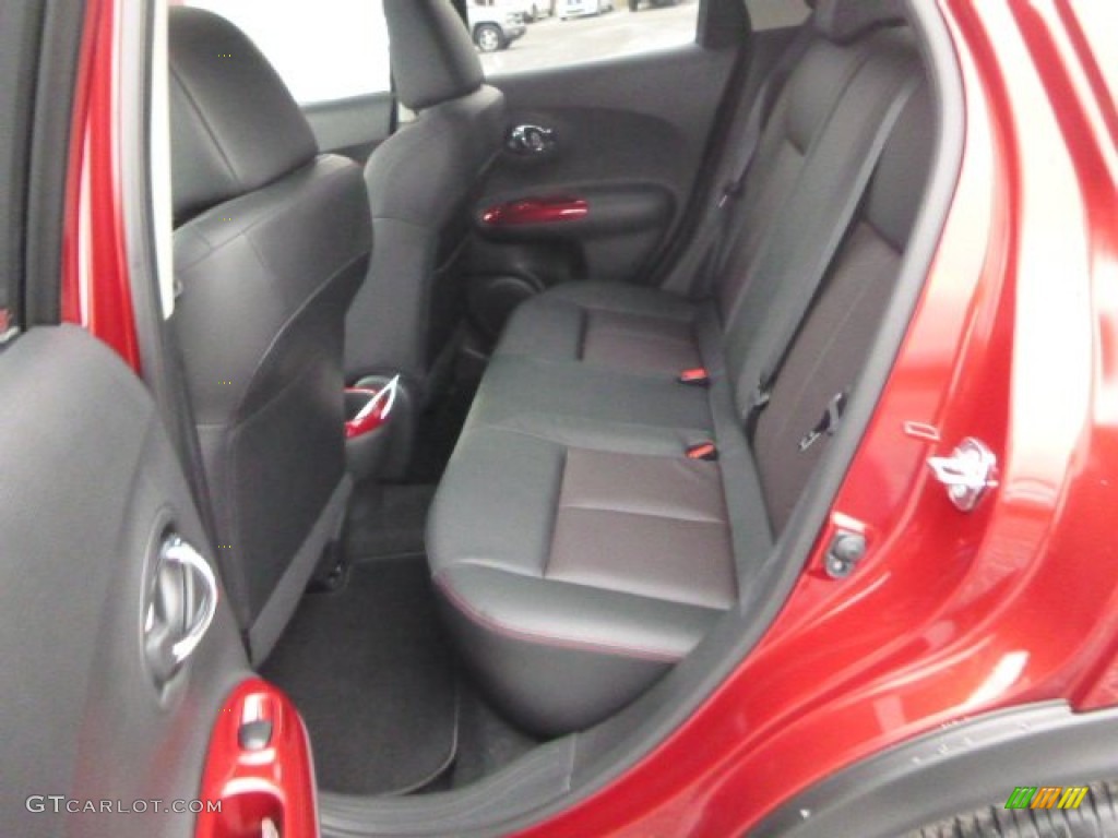 2015 Juke SV AWD - Cayenne Red / Black/Red photo #12