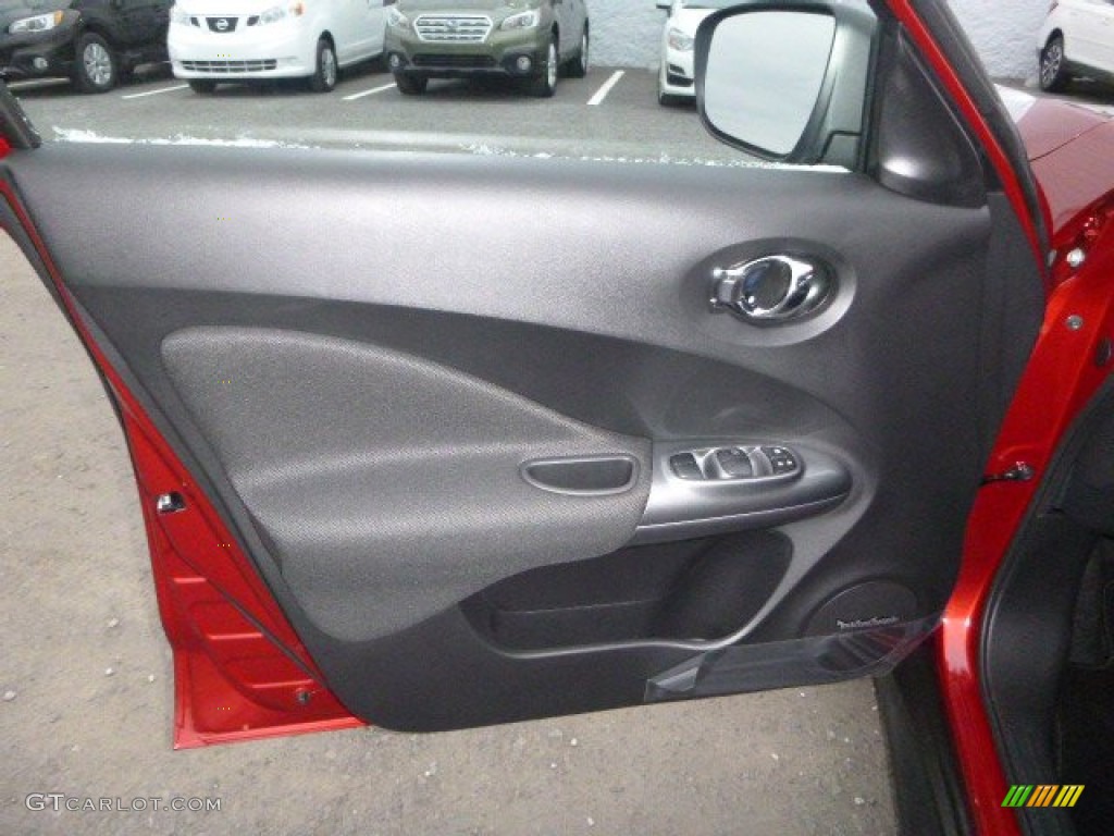 2015 Nissan Juke S AWD Door Panel Photos