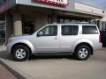 2006 Silver Lightning Metallic Nissan Pathfinder SE 4x4  photo #2