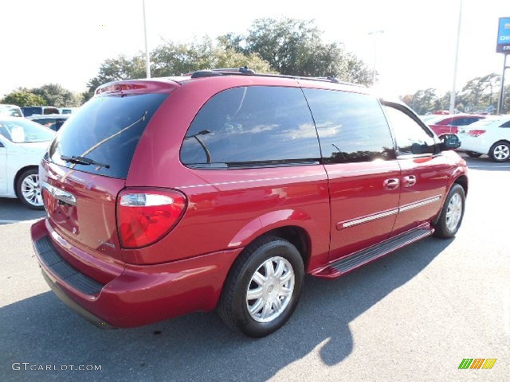 2006 Town & Country Touring - Inferno Red Pearl / Medium Slate Gray photo #10