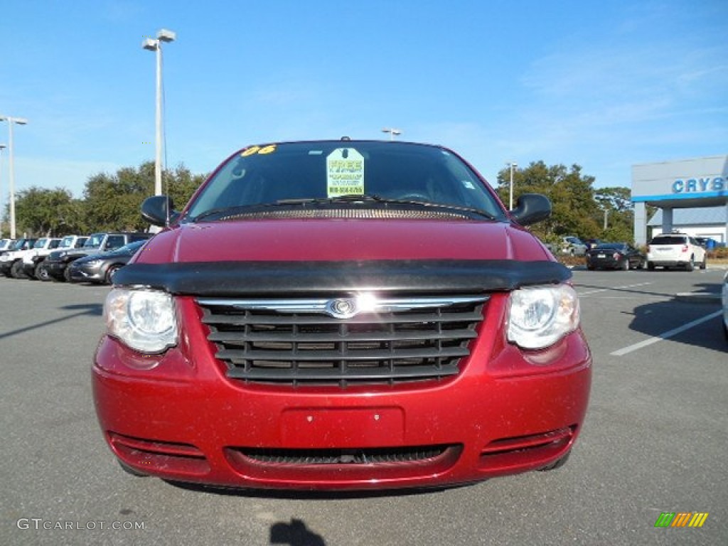 2006 Town & Country Touring - Inferno Red Pearl / Medium Slate Gray photo #15