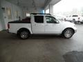 Avalanche White - Frontier SE Crew Cab 4x4 Photo No. 5