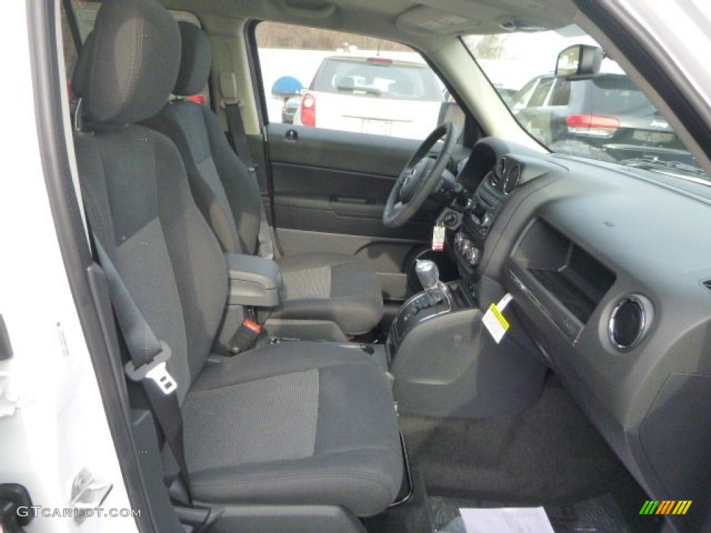 2015 Patriot Latitude 4x4 - Bright White / Dark Slate Gray/Light Pebble Beige photo #9