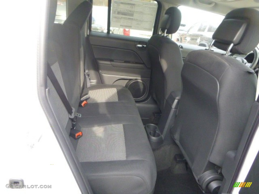 2015 Patriot Latitude 4x4 - Bright White / Dark Slate Gray/Light Pebble Beige photo #12