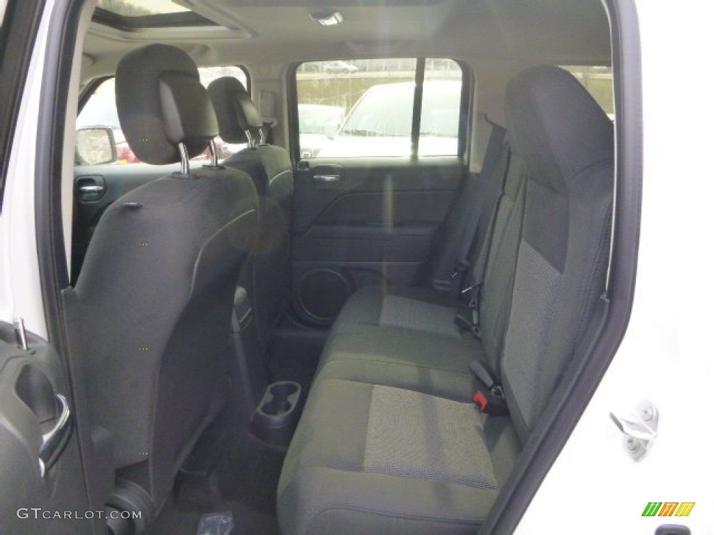 2015 Patriot Latitude 4x4 - Bright White / Dark Slate Gray/Light Pebble Beige photo #13
