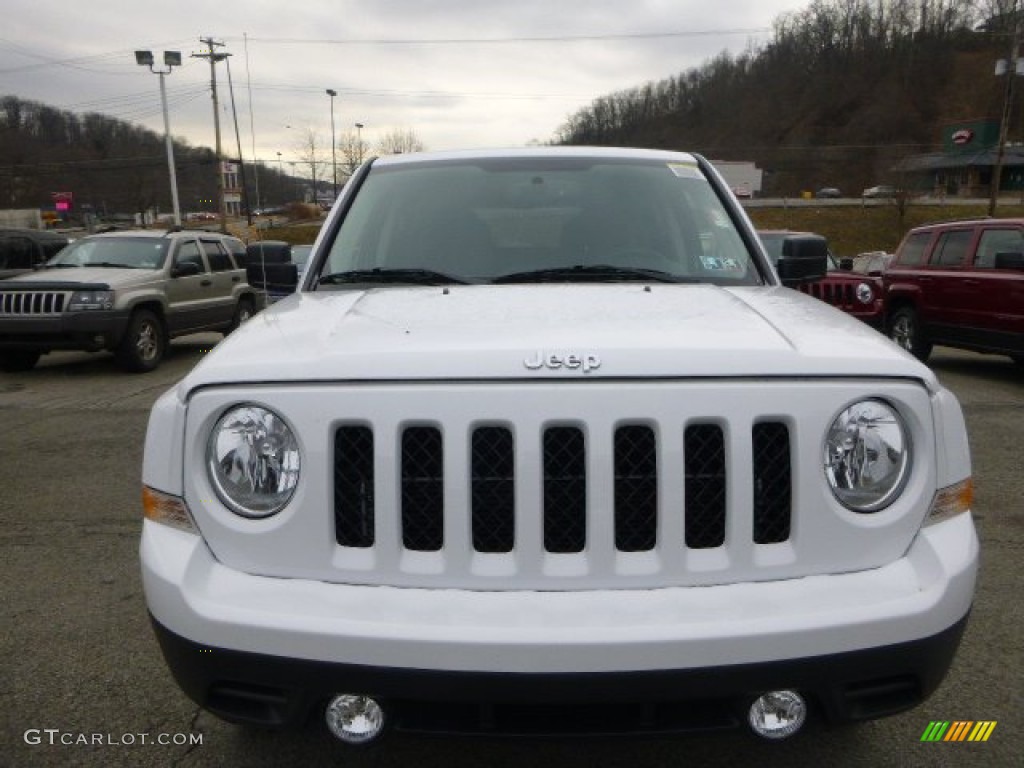 2015 Patriot Sport 4x4 - Bright White / Dark Slate Gray/Light Pebble Beige photo #9