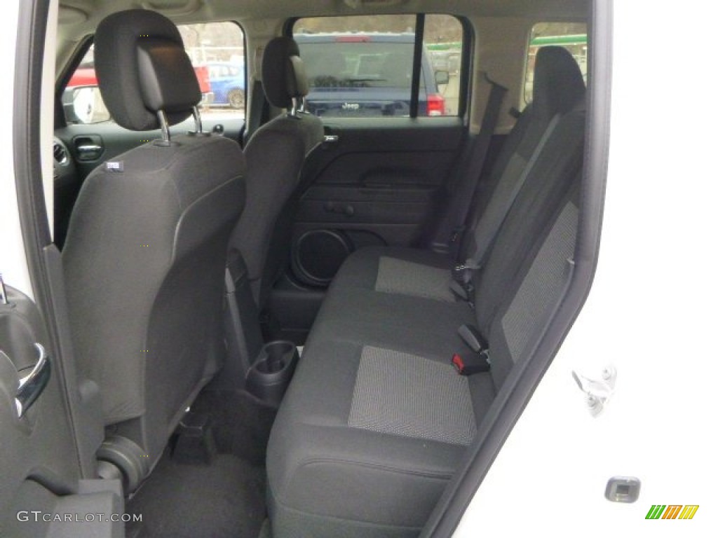 2015 Patriot Sport 4x4 - Bright White / Dark Slate Gray/Light Pebble Beige photo #14