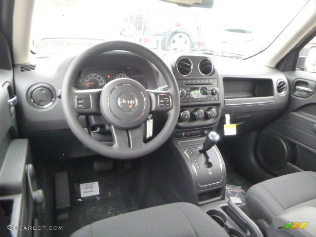 2015 Patriot Sport 4x4 - Bright White / Dark Slate Gray/Light Pebble Beige photo #15