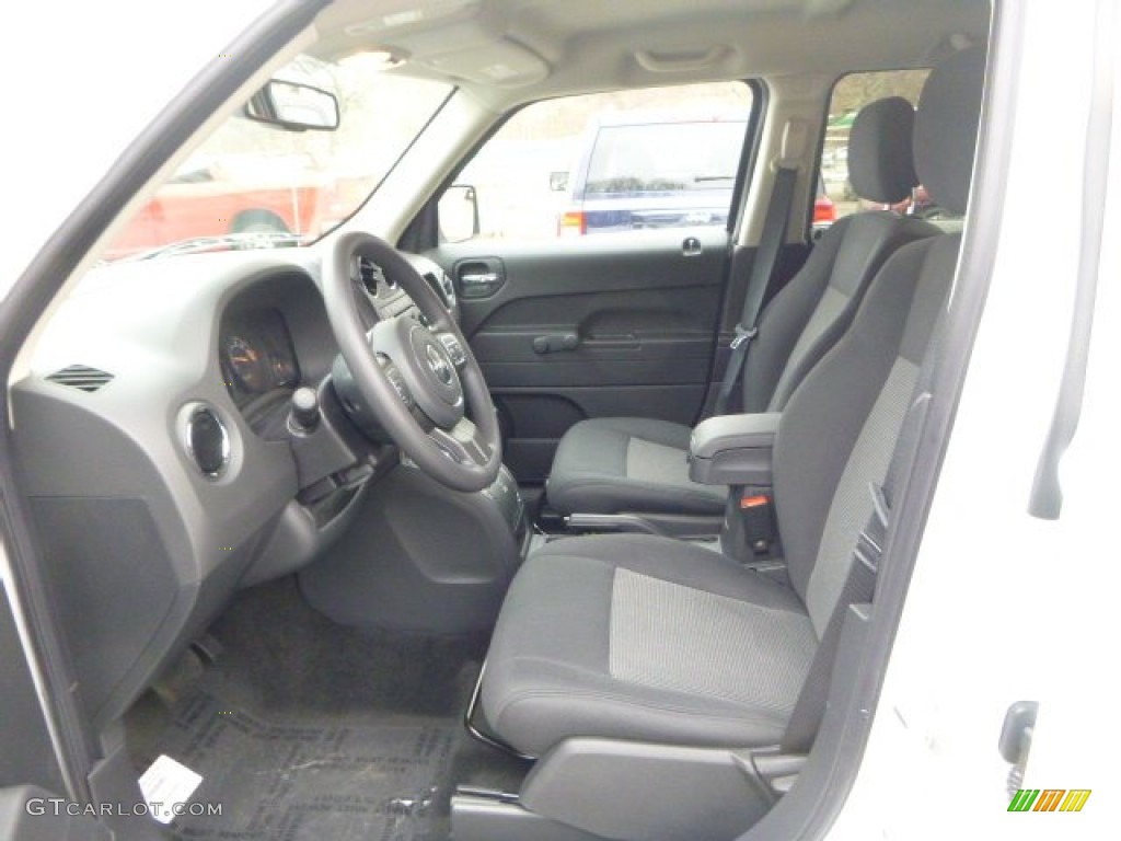 2015 Patriot Sport 4x4 - Bright White / Dark Slate Gray/Light Pebble Beige photo #17