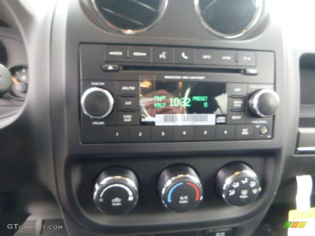 2015 Patriot Sport 4x4 - Bright White / Dark Slate Gray/Light Pebble Beige photo #19