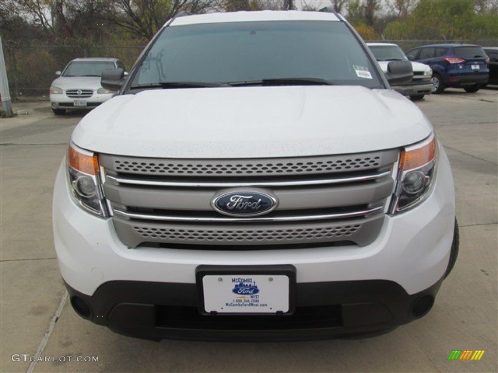 2015 Explorer FWD - Oxford White / Medium Light Stone photo #2