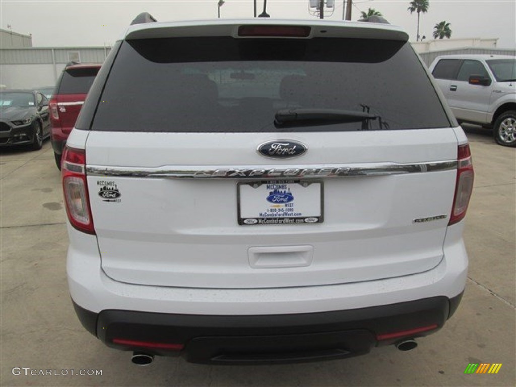 2015 Explorer FWD - Oxford White / Medium Light Stone photo #5