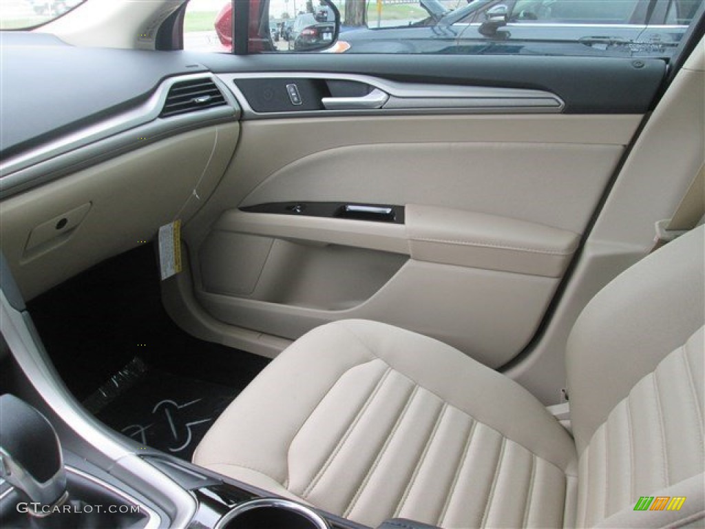 2015 Fusion SE - Ruby Red Metallic / Dune photo #16