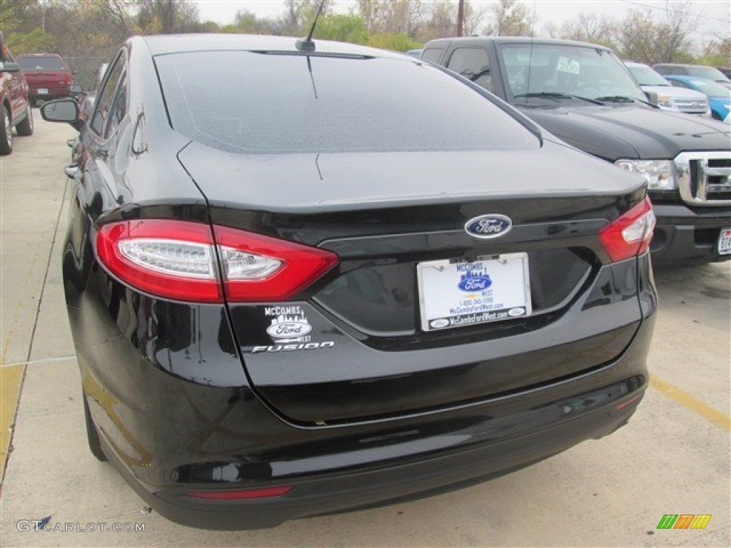 2015 Fusion S - Tuxedo Black Metallic / Earth Gray photo #8