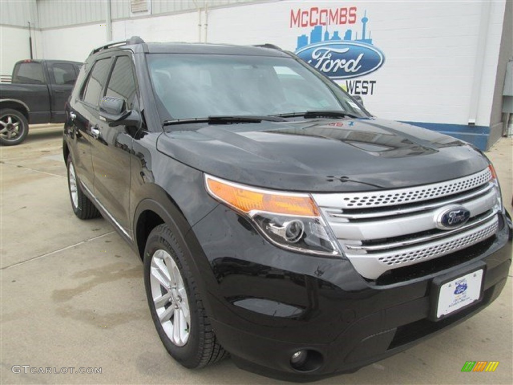 2015 Explorer XLT - Tuxedo Black / Charcoal Black photo #1