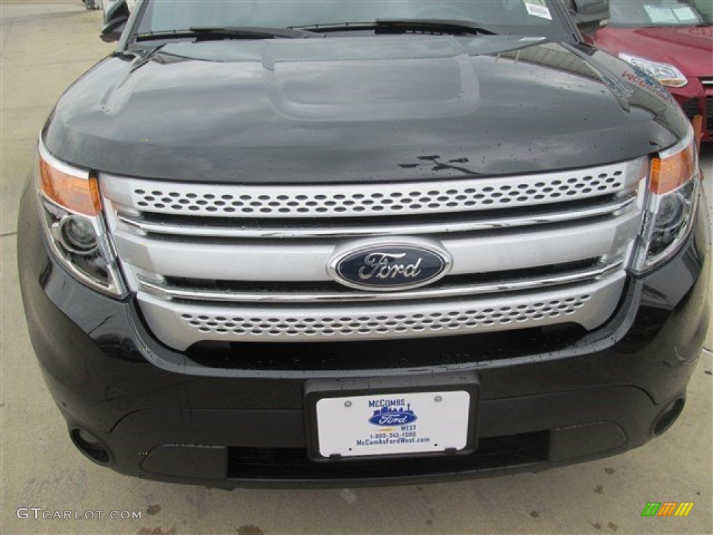 2015 Explorer XLT - Tuxedo Black / Charcoal Black photo #4