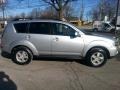 Cool Silver Metallic - Outlander ES 4WD Photo No. 2