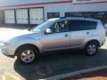 Cool Silver Metallic - Outlander ES 4WD Photo No. 3