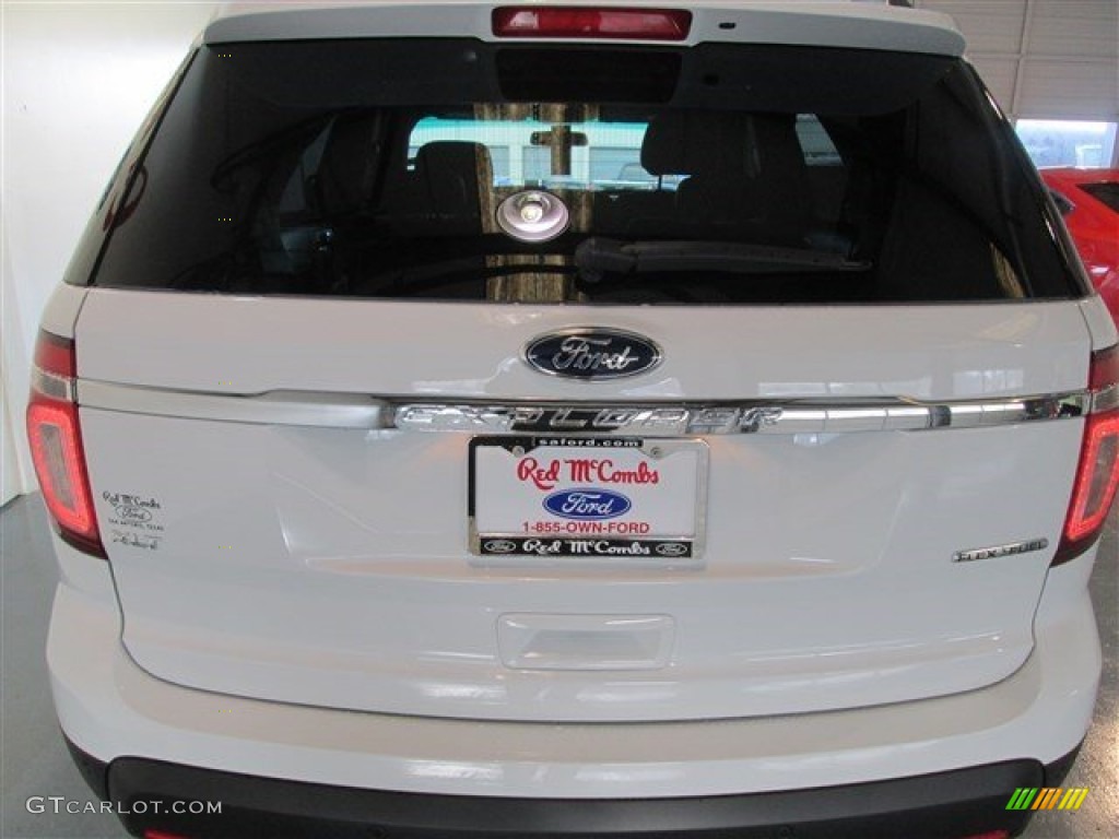 2015 Explorer XLT - Oxford White / Medium Light Stone photo #5