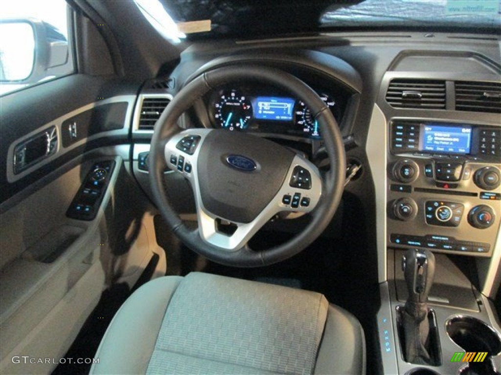 2015 Explorer XLT - Oxford White / Medium Light Stone photo #10