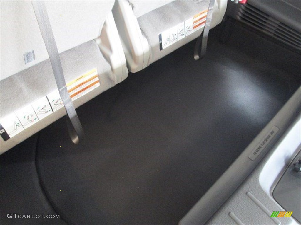 2015 Explorer XLT - Oxford White / Medium Light Stone photo #11