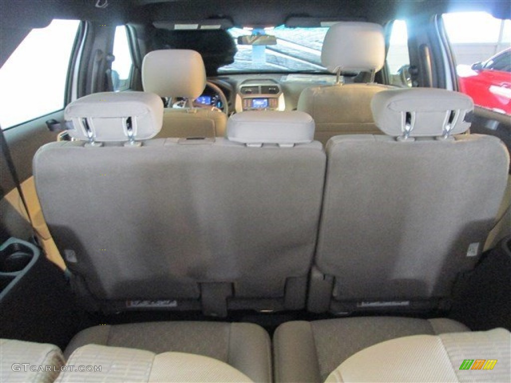 2015 Explorer XLT - Oxford White / Medium Light Stone photo #12