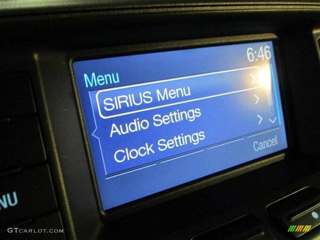 2015 Explorer XLT - Oxford White / Medium Light Stone photo #17