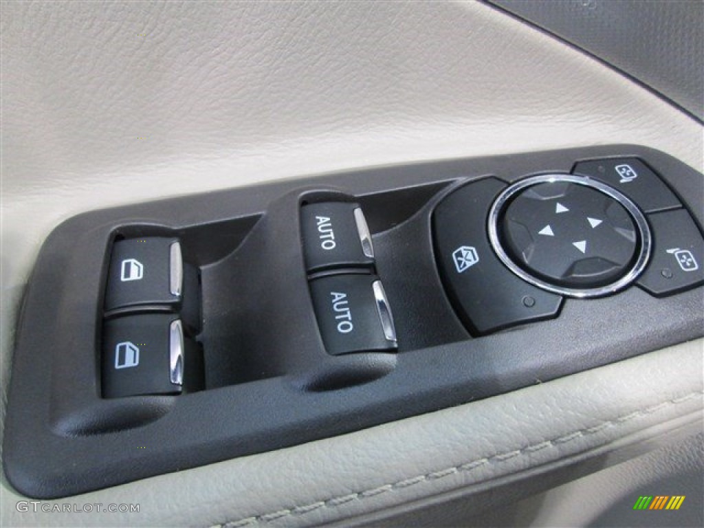 2015 Explorer XLT - Oxford White / Medium Light Stone photo #21