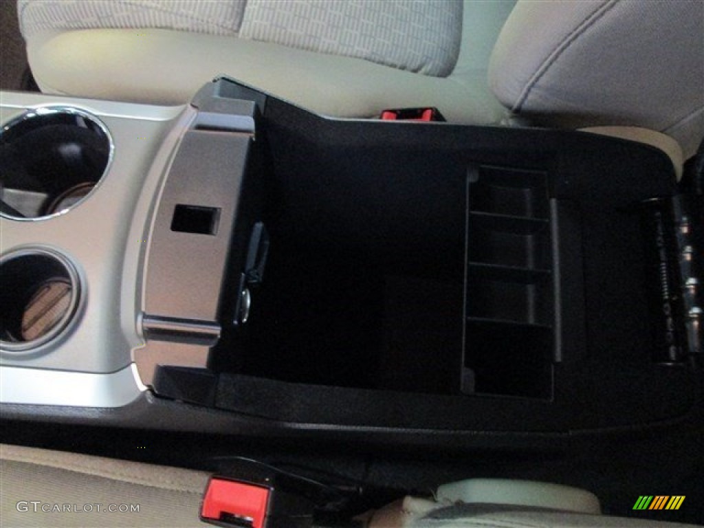 2015 Explorer XLT - Oxford White / Medium Light Stone photo #22