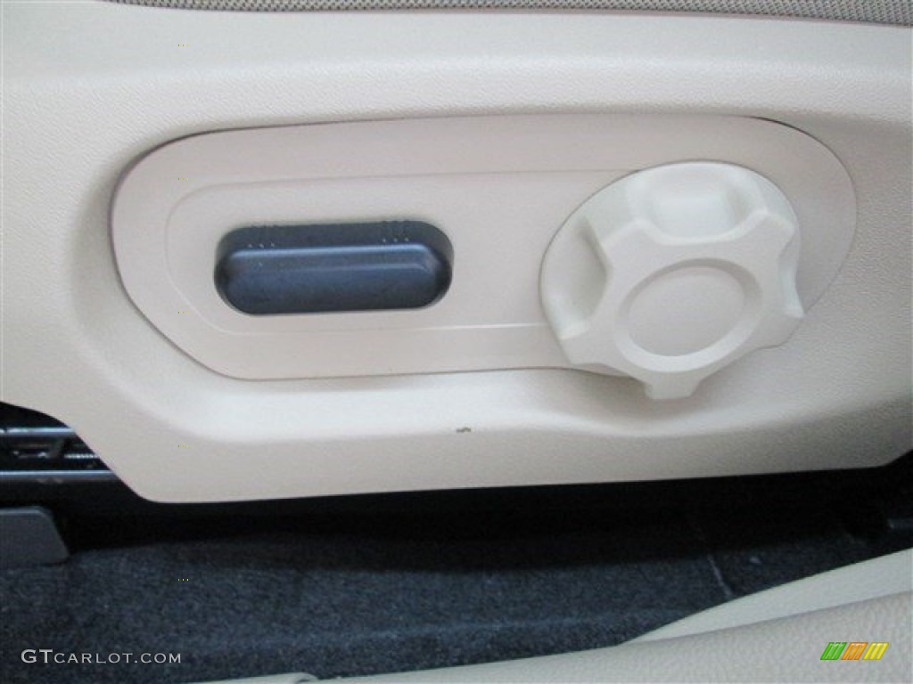 2015 Taurus SE - Deep Impact Blue Metallic / Dune photo #15