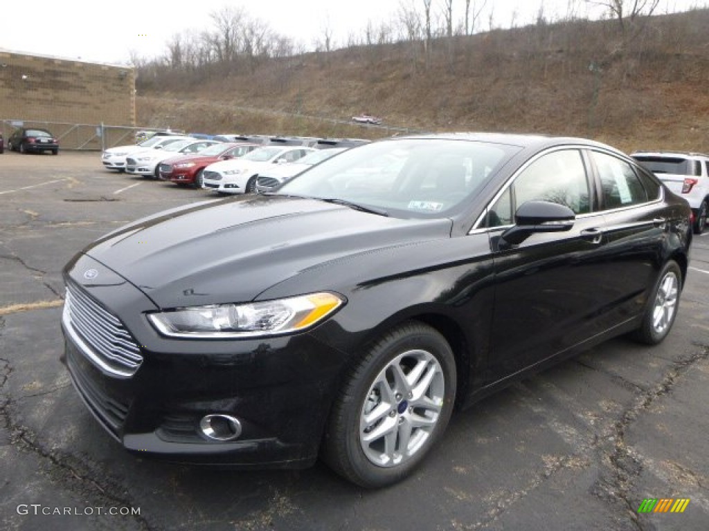 Tuxedo Black Metallic 2015 Ford Fusion SE Exterior Photo #100125291