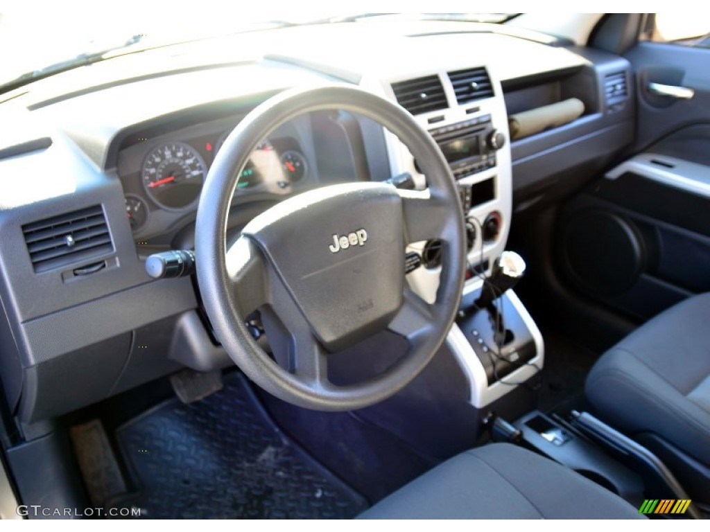 2008 Patriot Sport 4x4 - Light Khaki Metallic / Dark Slate Gray photo #5